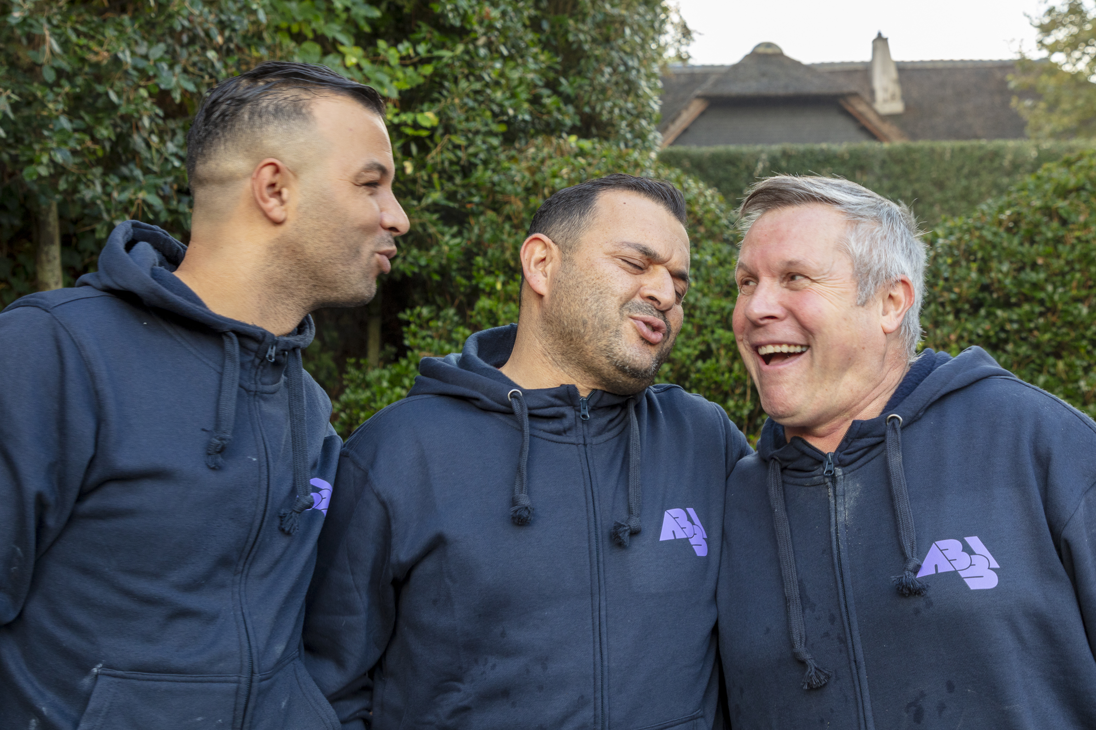 Huiskamer Drie stralende vakmensen van Floors & More: trots op hun werk, plezier in het team!