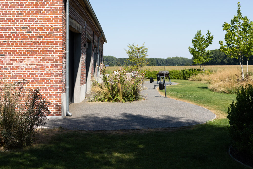 Duurzame verharding met Terradec bij authentieke hoeve