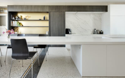 Terrazzo gietvloer keuken met naadloze aansluiting op bestaande vloer