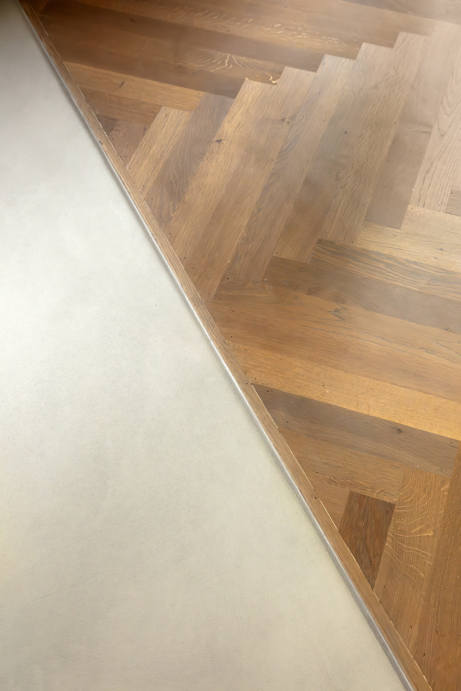 Hoe kies je een gietvloerkleur bij hout, keuken en licht?